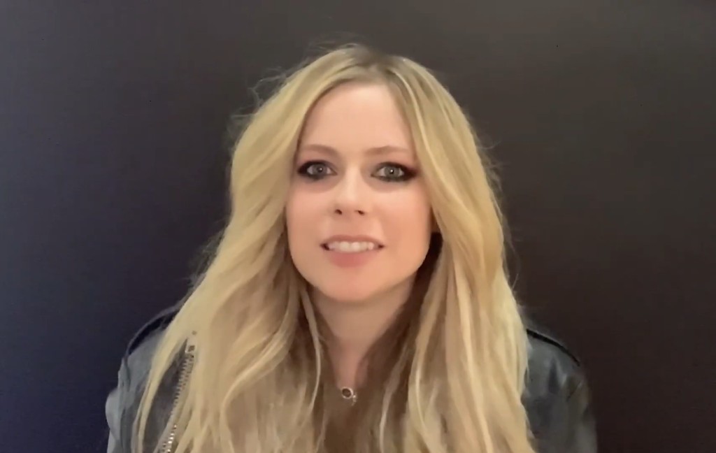 Avril 之前仲拍片為巡唱宣傳。