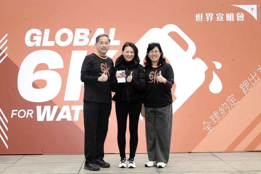 星島新聞集團有限公司副行政總裁林善喬親臨現場接受致謝獎項(中)。圖片宣明會提供 星島新聞集團有限公司副行政總裁林善喬親臨現場接受致謝獎項(中)。圖片宣明會提供