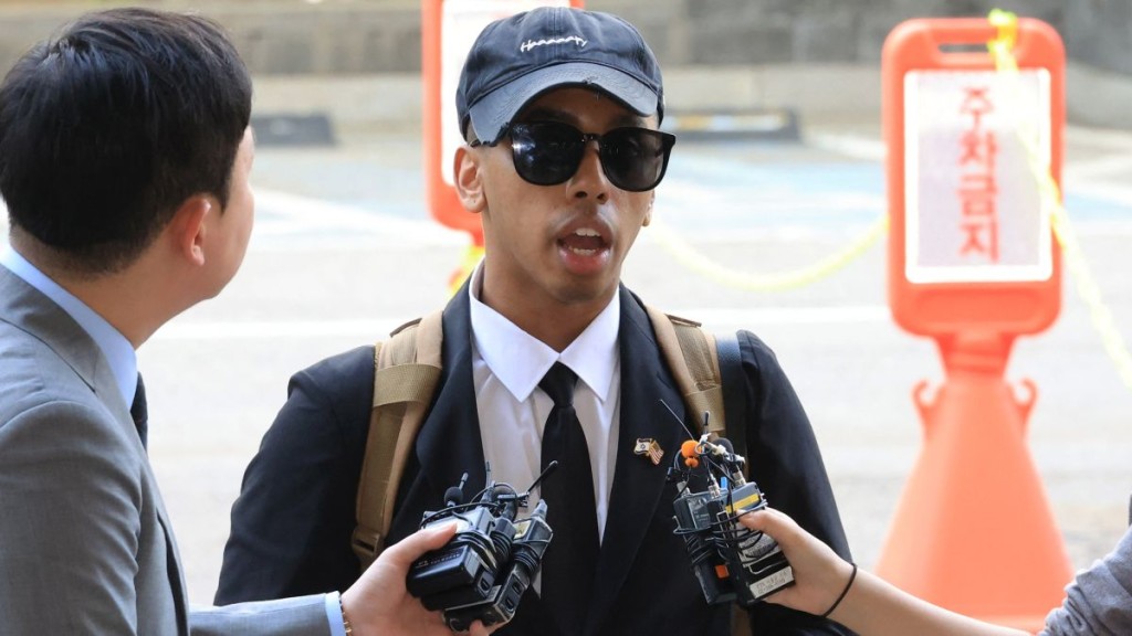 美國網紅索馬利（Johnny Somali）親吻南韓一座紀念慰安婦雕像，被法院判囚半年。法新社