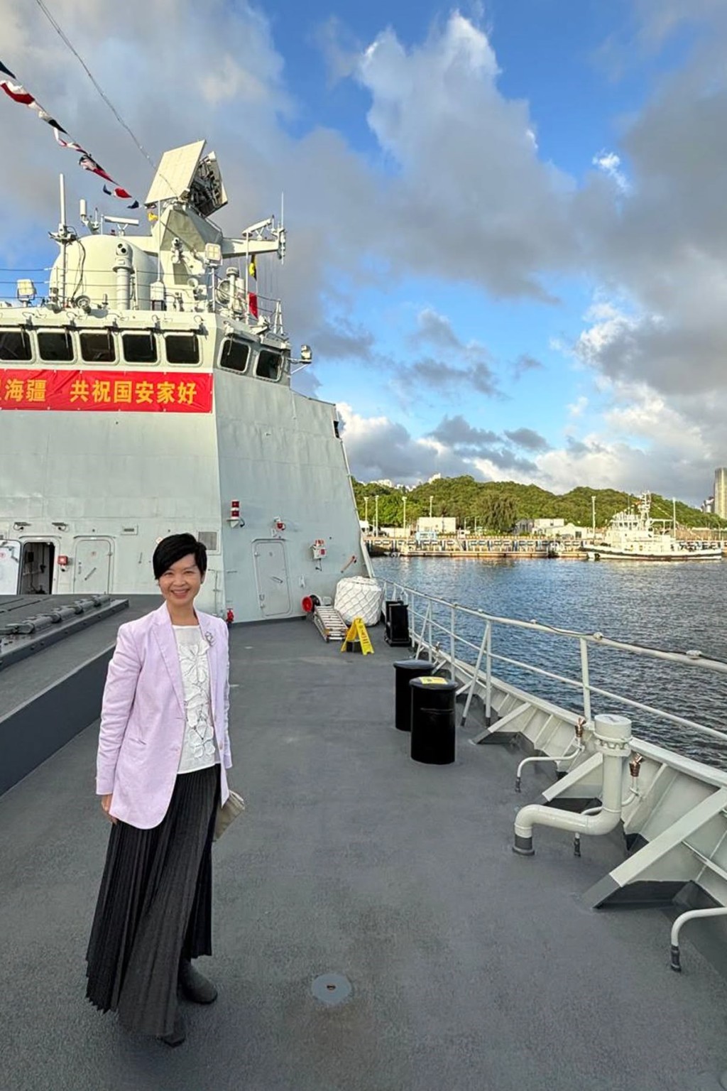  何永賢登上衡陽艦參觀。何永賢fb