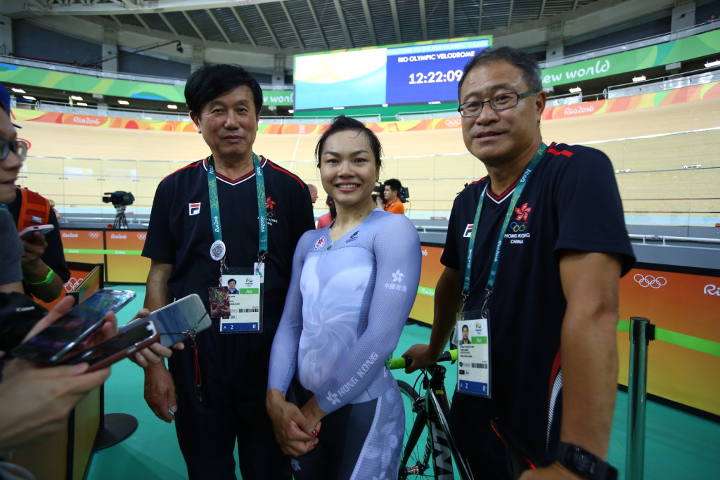 沈金康教練(左起)、李慧詩及當年領隊陳仲雨在里約熱內盧奧運後合照。 資料圖片
