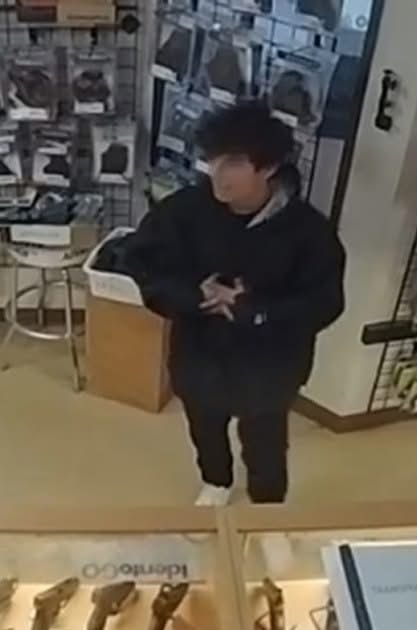 警方公布疑犯身型及长相。 Austin Police Department