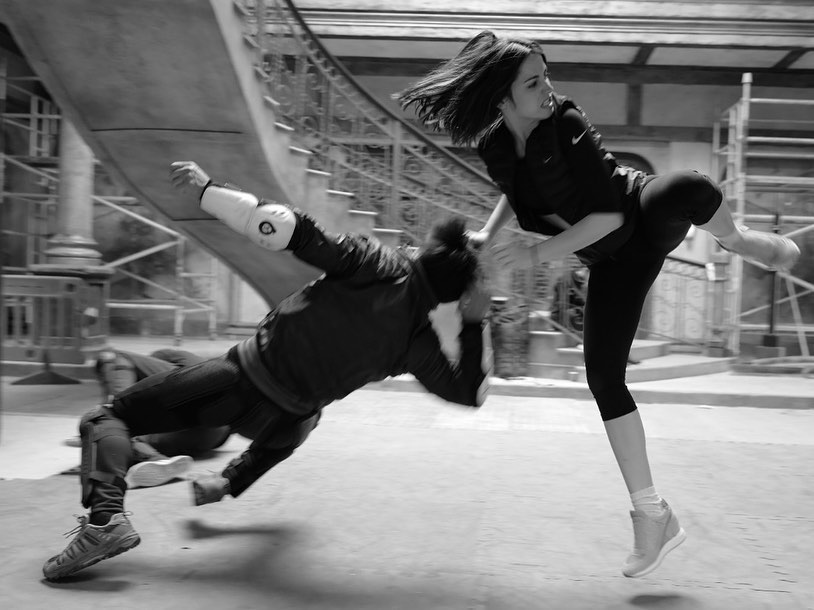 Ana de Armas練緊打交。