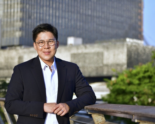 霍啟剛形容今年選舉靠能力取勝。
