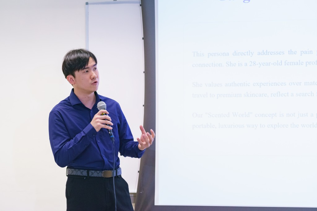 學生於項目路演（Roadshow）中展現出高度的自信與專業，成功將抽象的課堂理論，轉化為具體可行的商業方案。