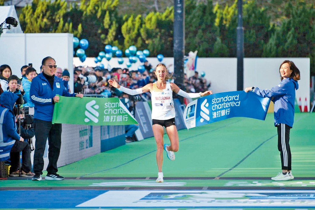 瑪素朗拿姬是全馬首位衝線的女將。