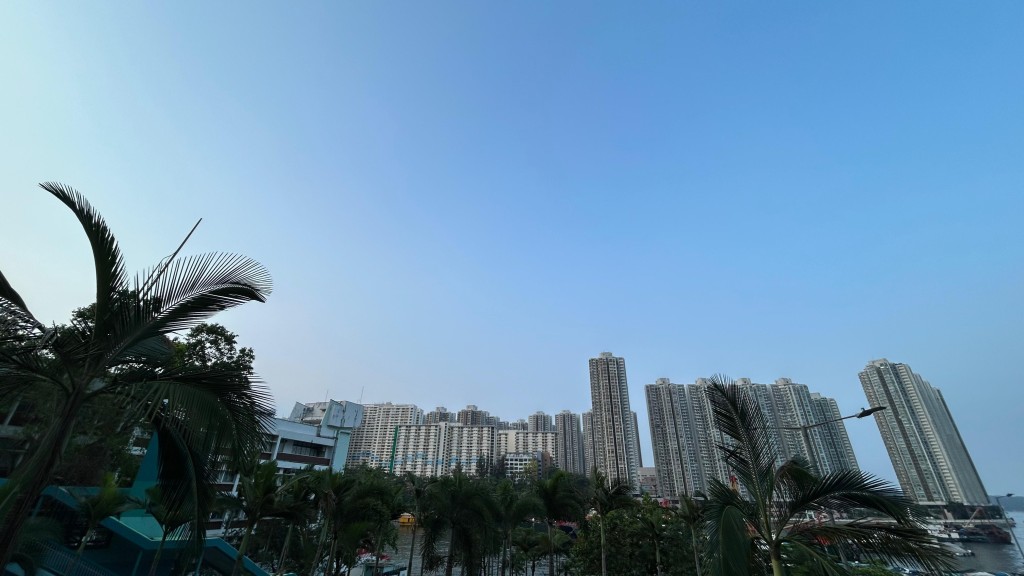 短暫時間有陽光,局部地區有驟雨。蔡楚輝攝 短暫時間有陽光,局部地區有驟雨。蔡楚輝攝