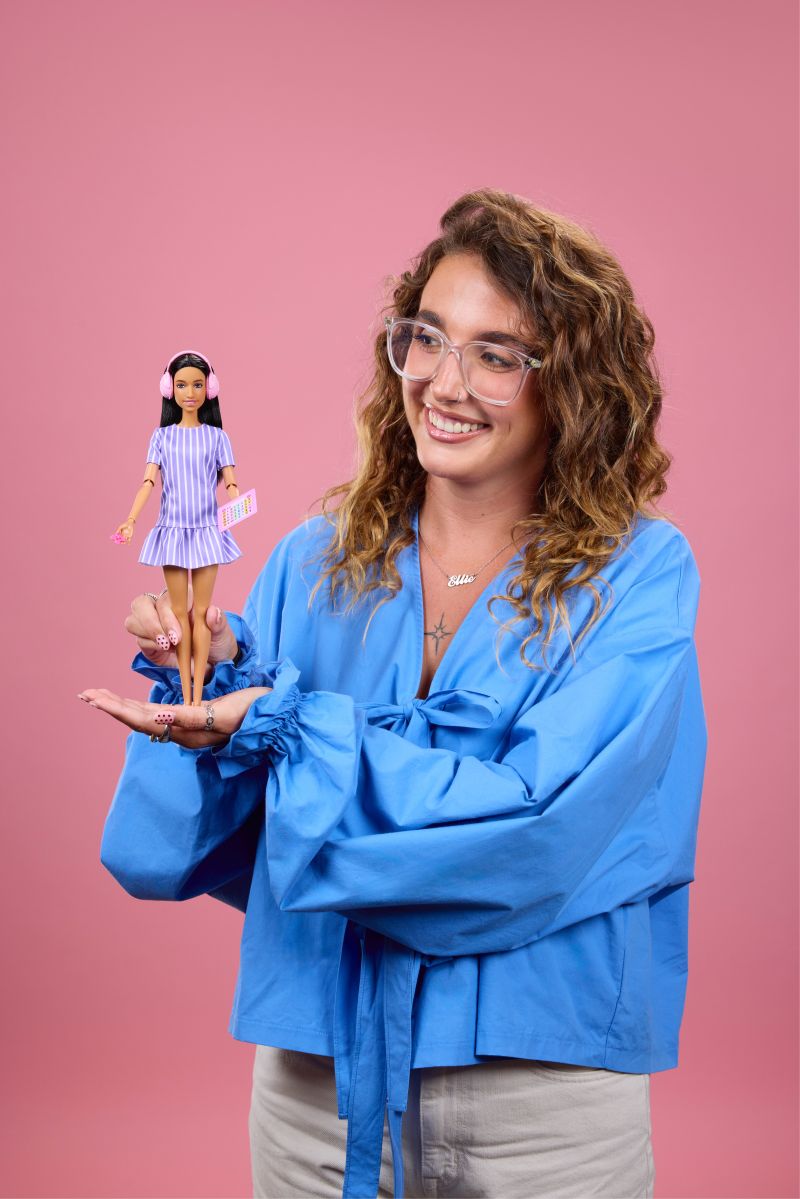 自閉症作家Ellie Middleton支持自閉症Barbie面世。（圖片來源：IG@elliemidds）