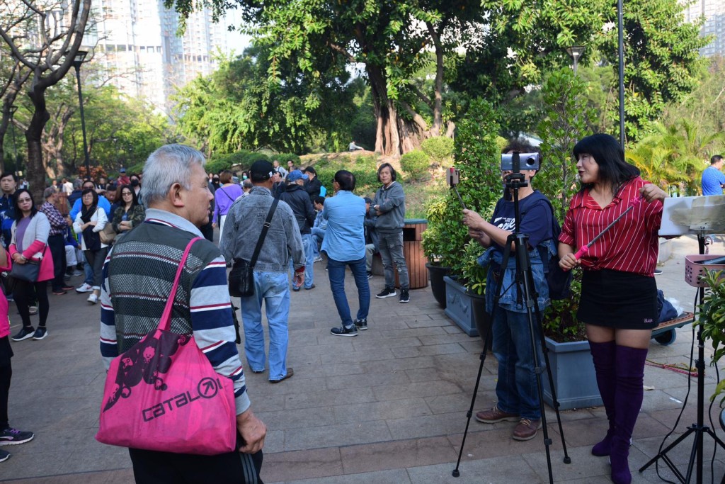 屯門公園市民及候任區議員不滿表演者滋擾