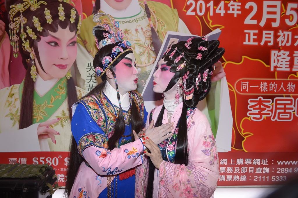 米雪近年多次参演粤剧，曾与盖鸣晖（左）演出。