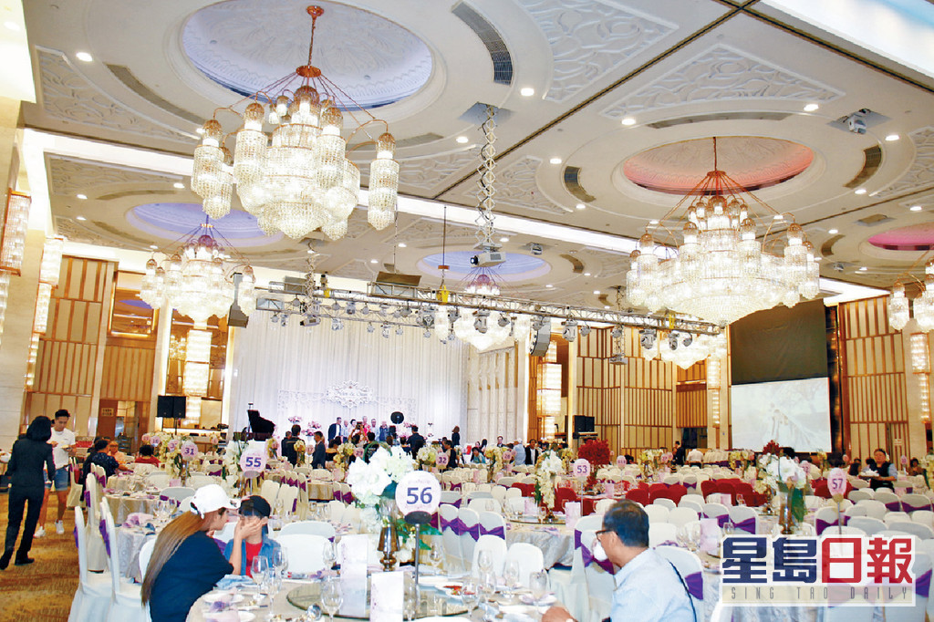 調查指今年全年預測結婚宗數約為29,320宗。 調查指今年全年預測結婚宗數約為29,320宗。