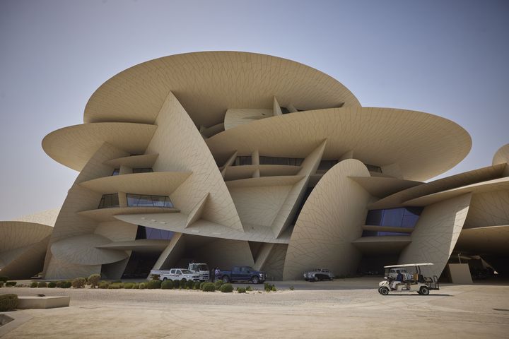 被譽為「沙漠玫瑰」的卡塔爾國家博物館，外觀極具特色。
