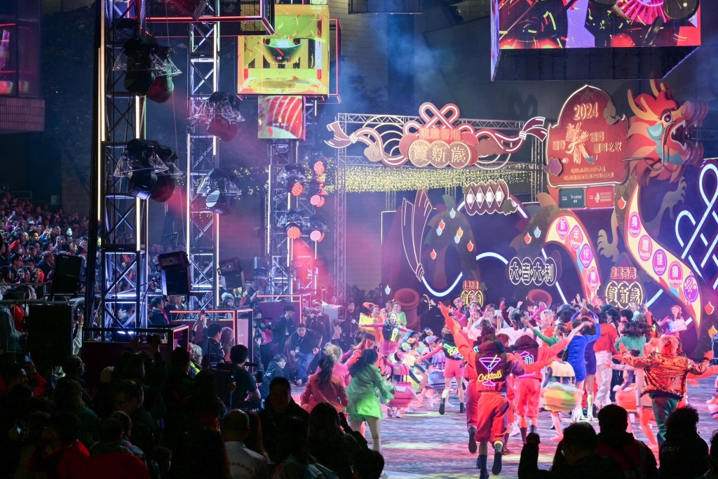 新春花車匯演大年初一晚在尖沙咀舉行。陳國基facebook圖片