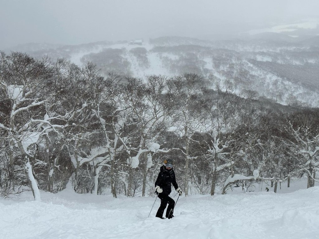 傅明憲去滑雪。