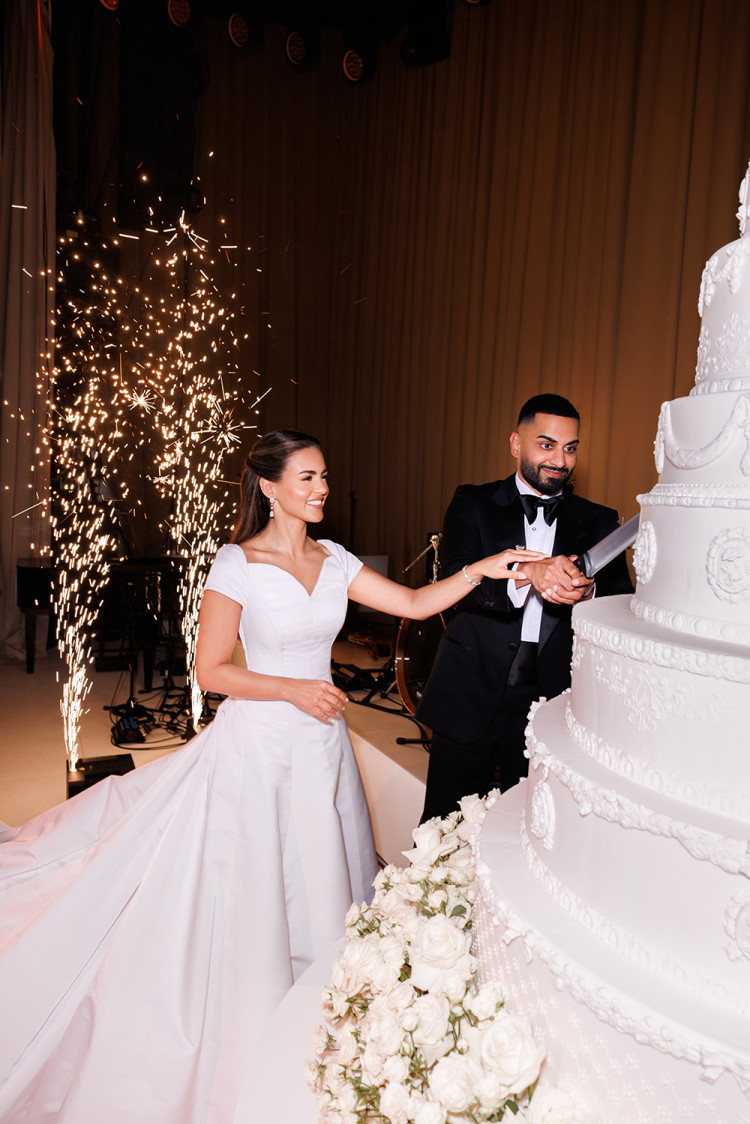 7層高的結婚蛋糕非常壯觀。網上圖片
