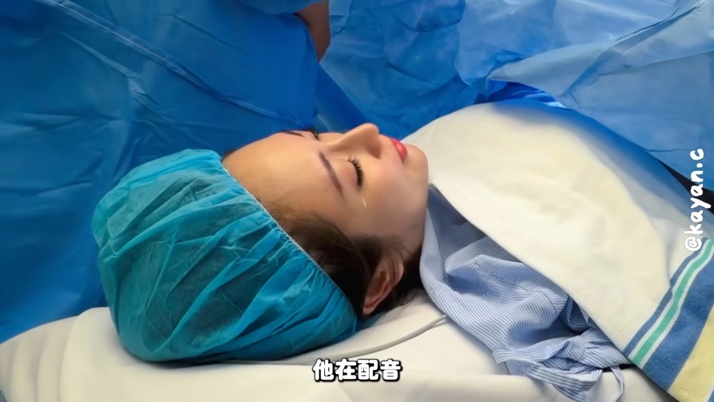 蔡嘉欣聽到兒子出世，流下喜悅眼淚。（YouTube頻道《kayan.c》影片截圖）