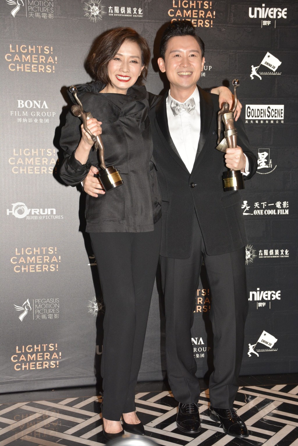 5年前首度获封影后的毛舜筠，为凌文龙夺得金像《最佳新演员奖》而兴奋。