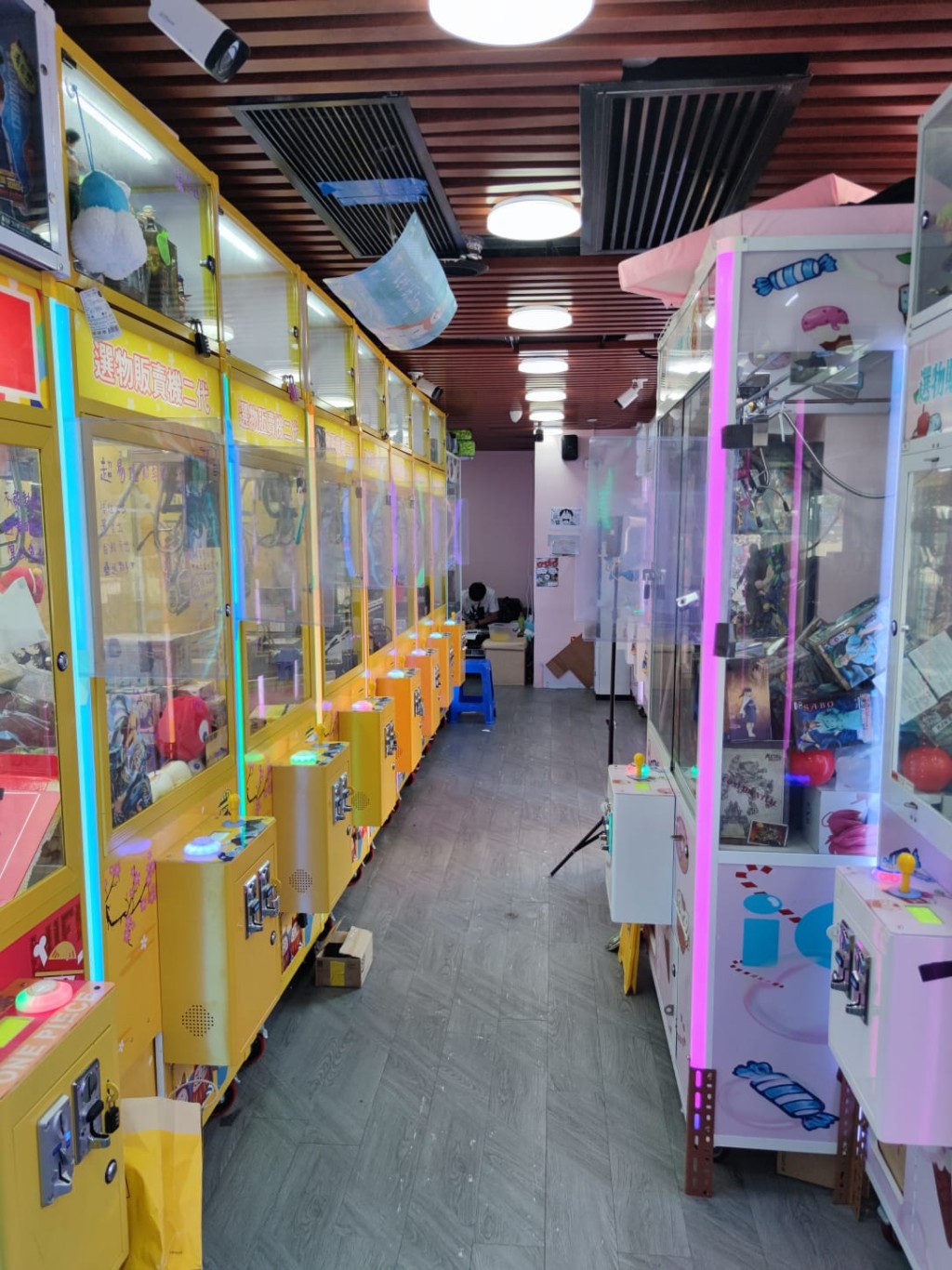 夾公仔機店被賊人掠走逾萬元模型。梁國峰攝