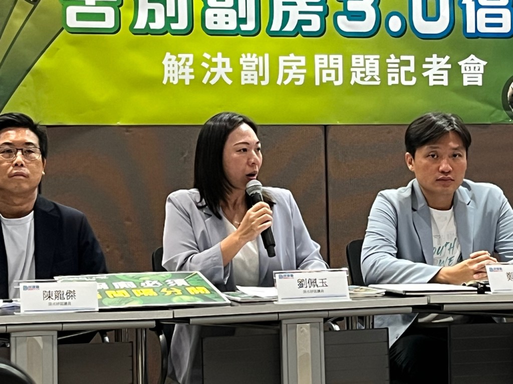 民建联联同居住环境欠佳的劏房住户举行记者会。（黄子龙摄）