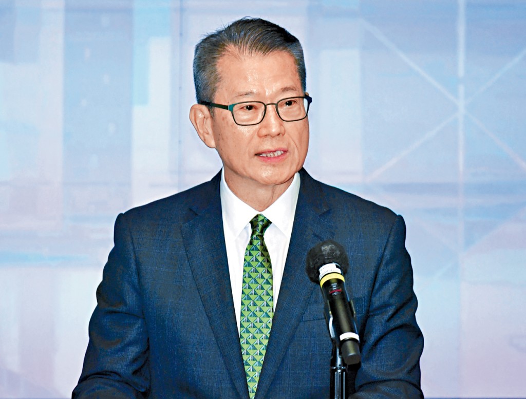 陳茂波形容去年香港經濟表現「比想像中好」。