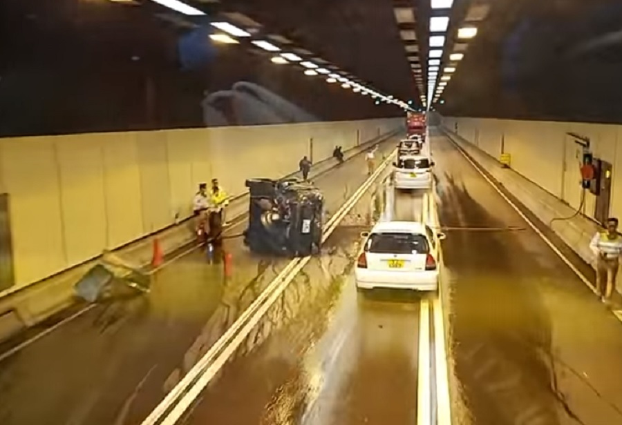 西隧管道私家車失事翻側。網民Zofica Lo圖片