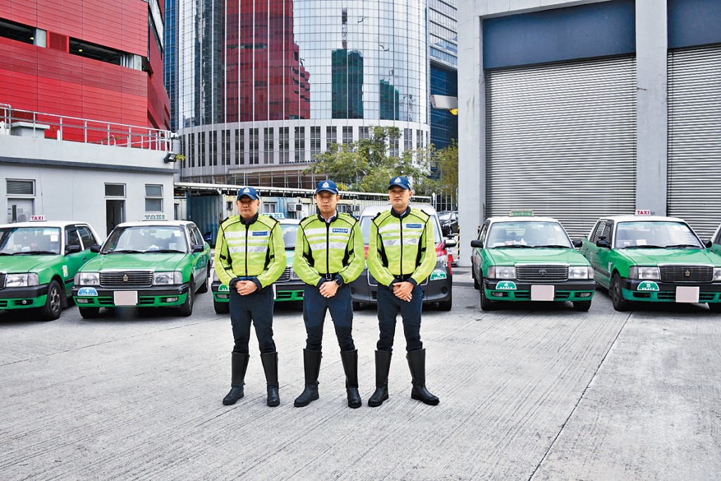 警方講述打擊的士濫收車資的行動。