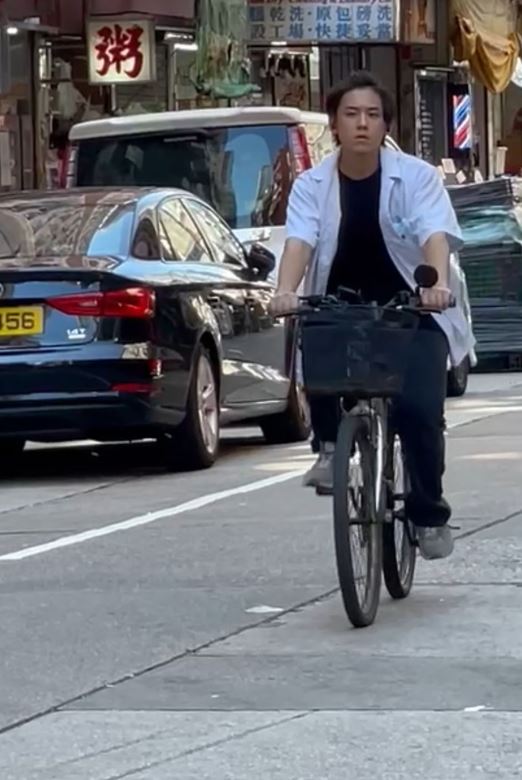 為新戲角色事前學踩單車。