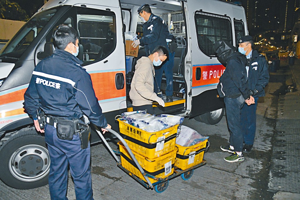警方在油塘破獲毒窟,拘捕一名男子及檢獲毒品。
