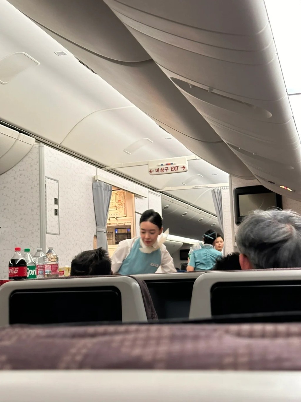 大韩航空即日起停止在航机降落前40分钟，提供机舱服务。