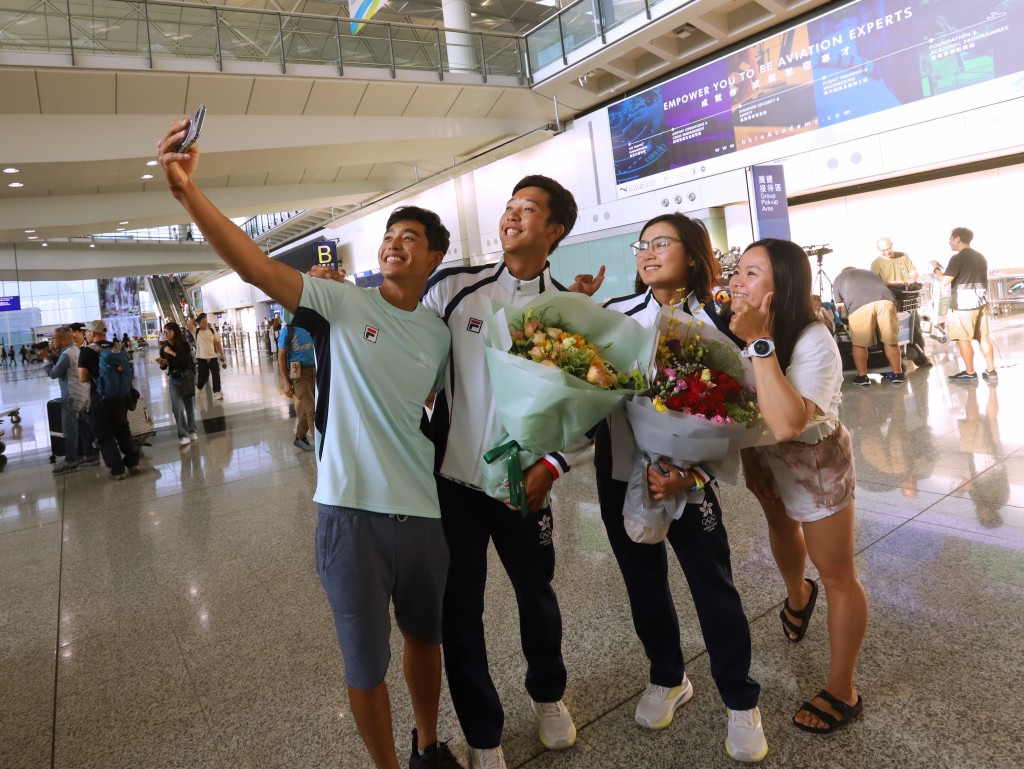 滑浪風帆奧運健兒鄭清然、馬君正返港。 中國香港滑浪風帆會圖片