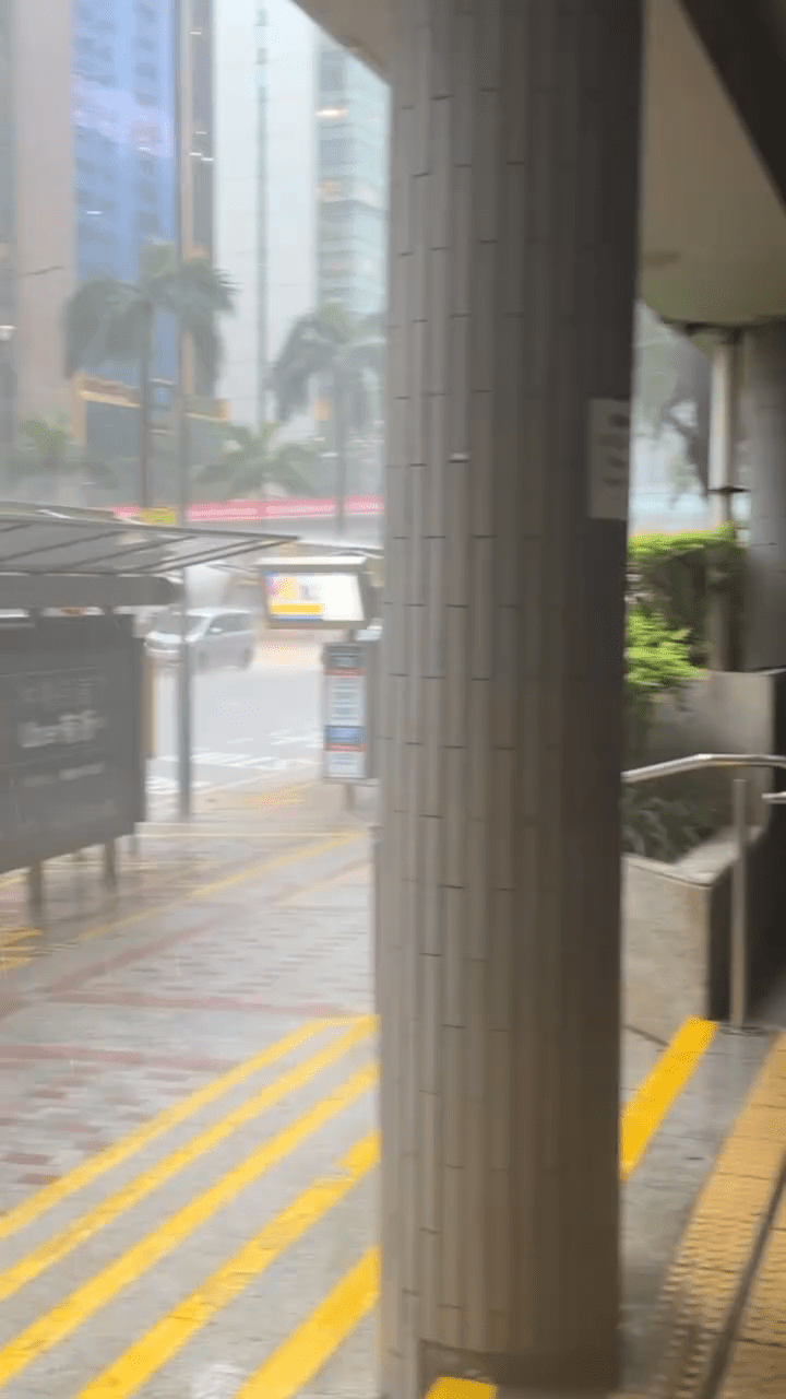 多區出現極大暴雨 多區出現極大暴雨