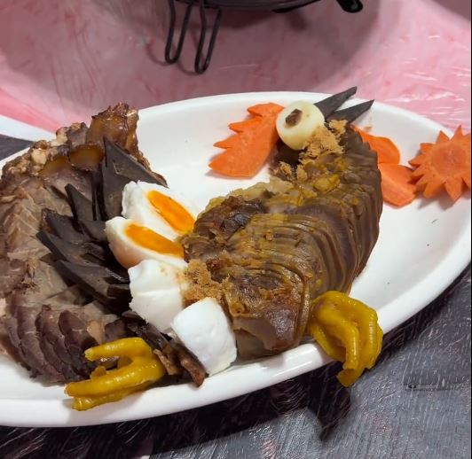 湖南有民众的年夜饭以“奇珍异兽”做主题，大获好评。抖音