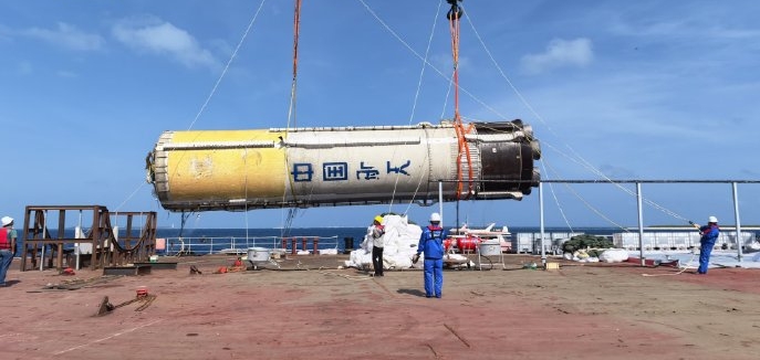 中國完成首次火箭一級箭體海上打撈回收任務。 央視