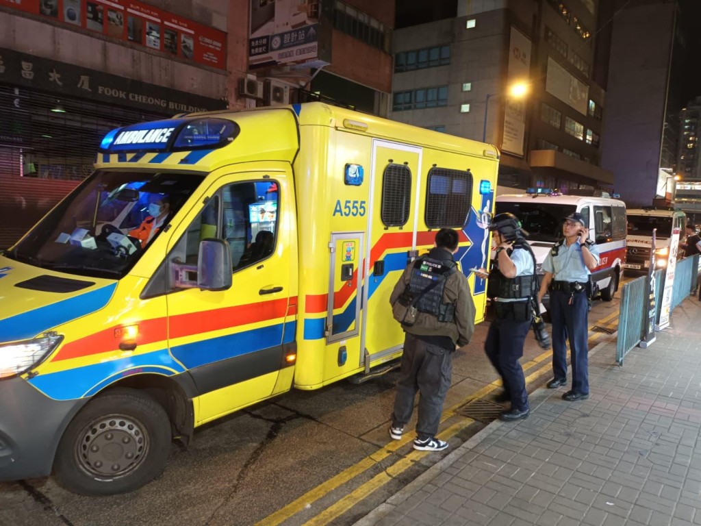 現場為觀塘開源道60至62號駱駝漆大廈對出。