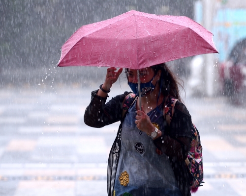 天文台指未來一兩小時廣泛地區可能受大雨影響。資料圖片