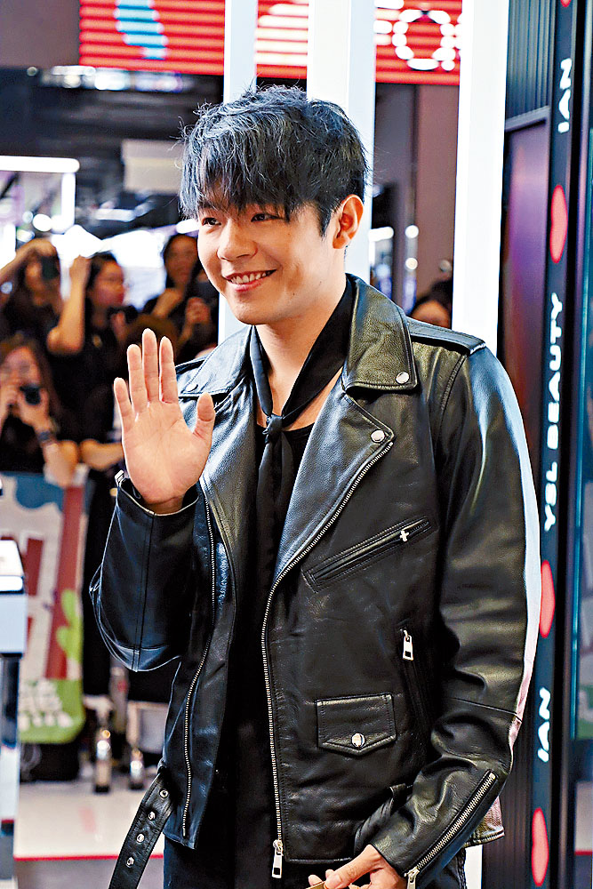 Ian終於滲出點點的壞男孩味。