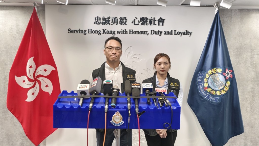 深水埗警區副指揮官署理高級警司陳志昌(左)及重案組高級督察梁蔚琳(右)交代案情。黃文威攝 深水埗警區副指揮官署理高級警司陳志昌(左)及重案組高級督察梁蔚琳(右)交代案情。黃文威攝