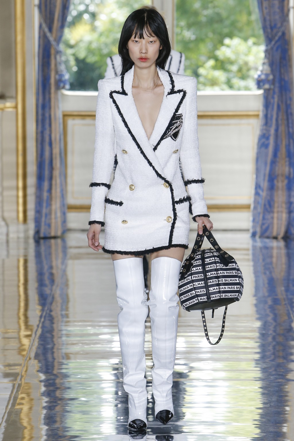 粗花呢刺绣连衣裙，特价：HK$11,970（3折，原价：HK$39,900）