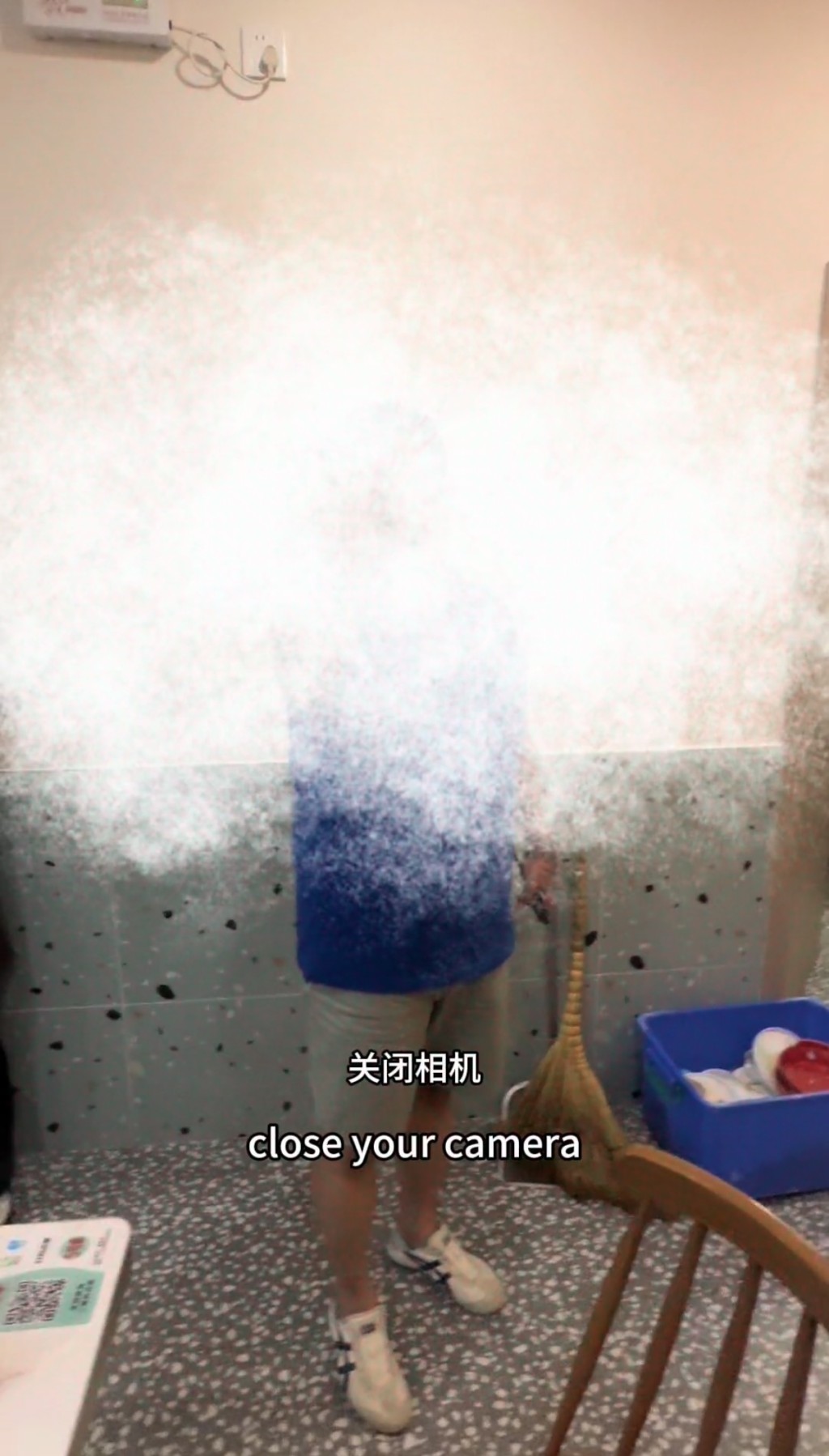 英男上海食肆勸阻吸煙，與人爆發衝突。抖音@alibabame 艾倫