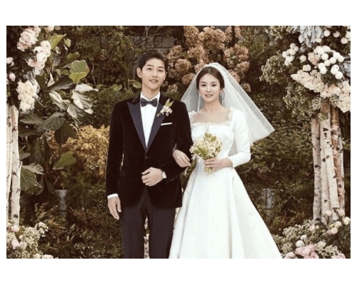 宋仲基與宋慧喬於2017年10月結婚。網圖