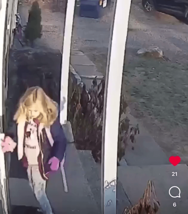 5岁女童瑞莉走出大门准备上学去。