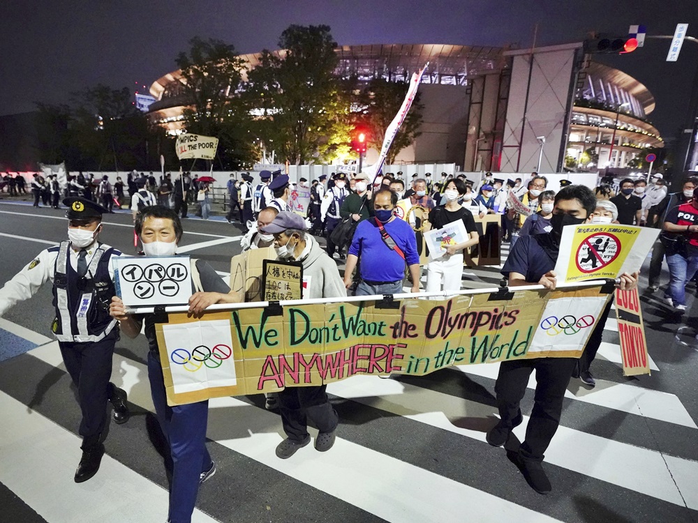 日本有不少民眾都反對舉辦奧運。AP
