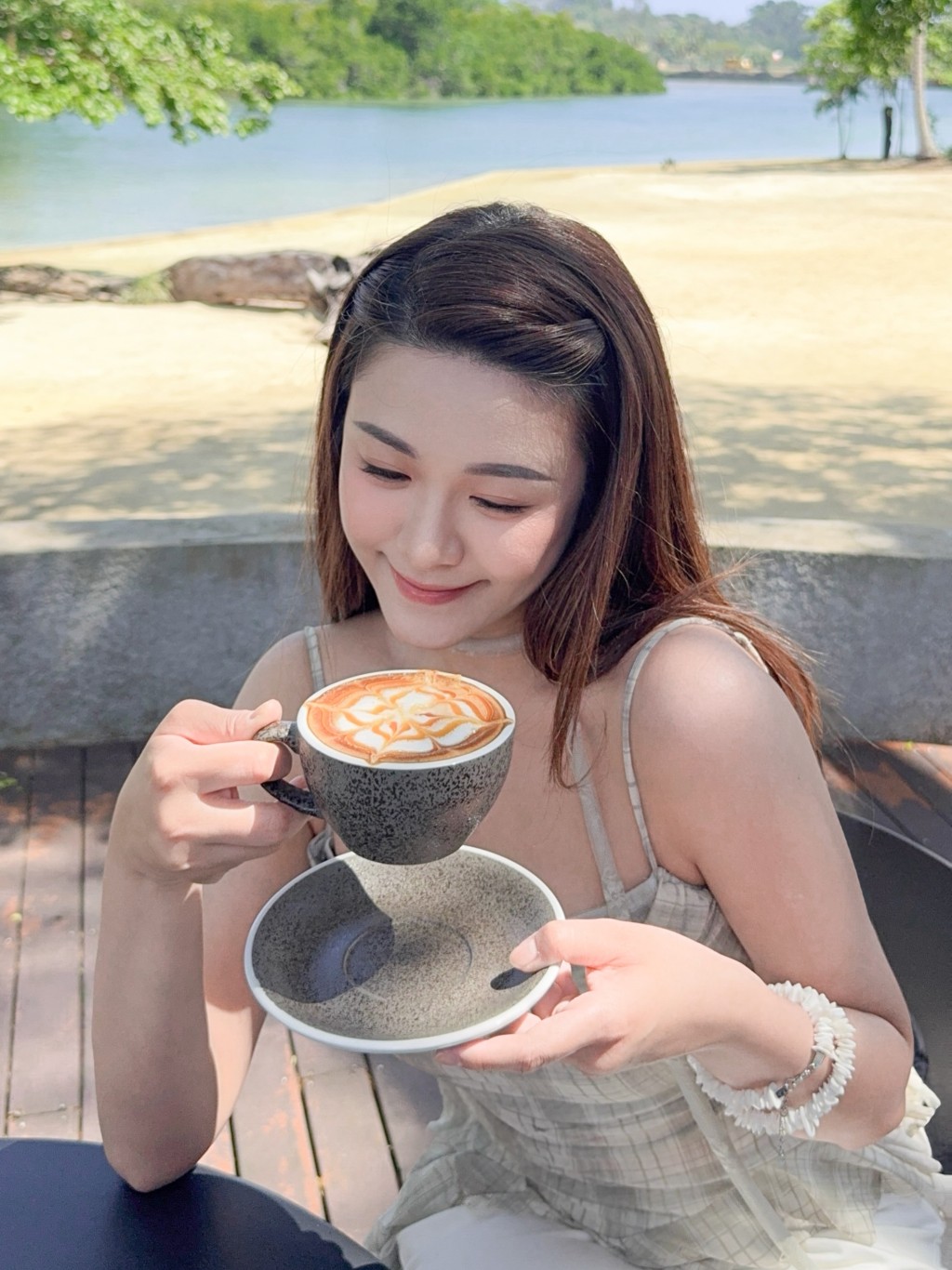 江嘉敏否認炫富。