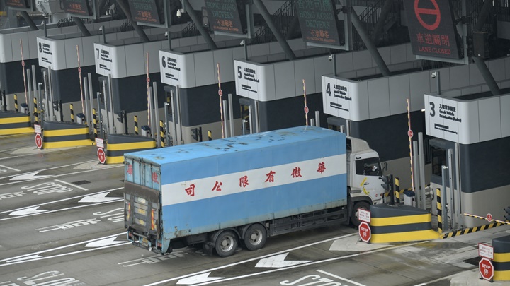 深圳市口岸办周日起放宽跨境司机入境要求。资料图片