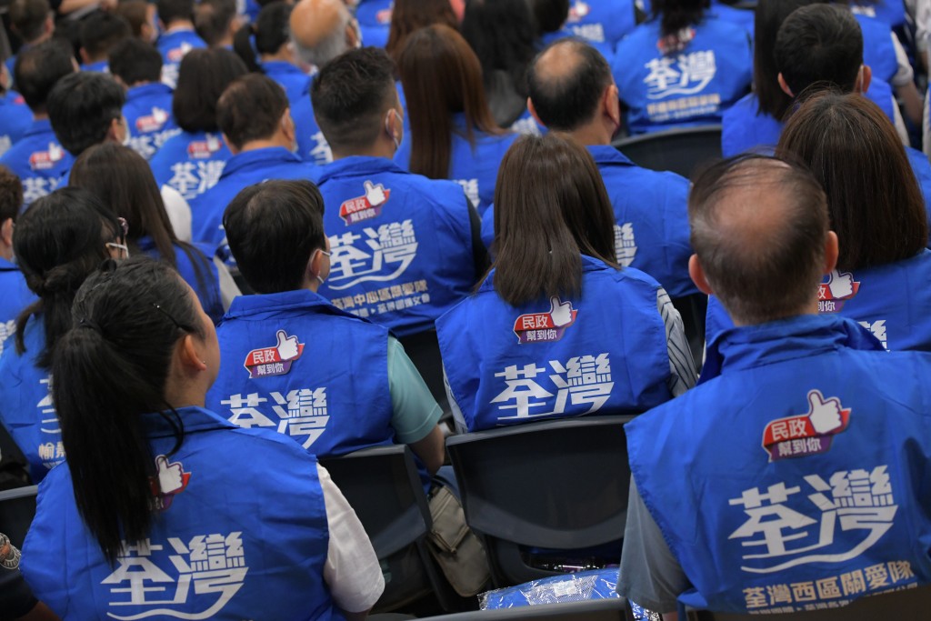 區議員可以透過多元模式支持關愛隊。資料圖片 區議員可以透過多元模式支持關愛隊。資料圖片