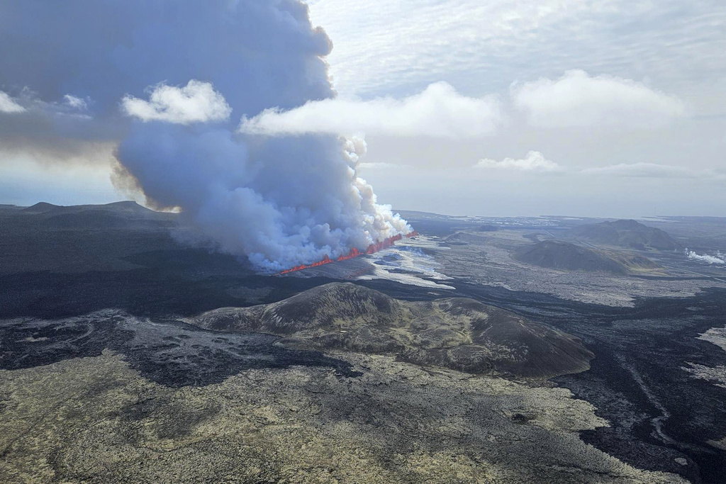 冰島西南部火山再次爆發。美聯社