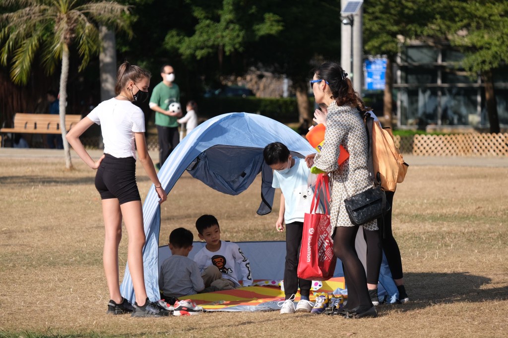 市民應減少戶外體力消耗，以及減少在戶外逗留的時間，特別在交通繁忙地方。