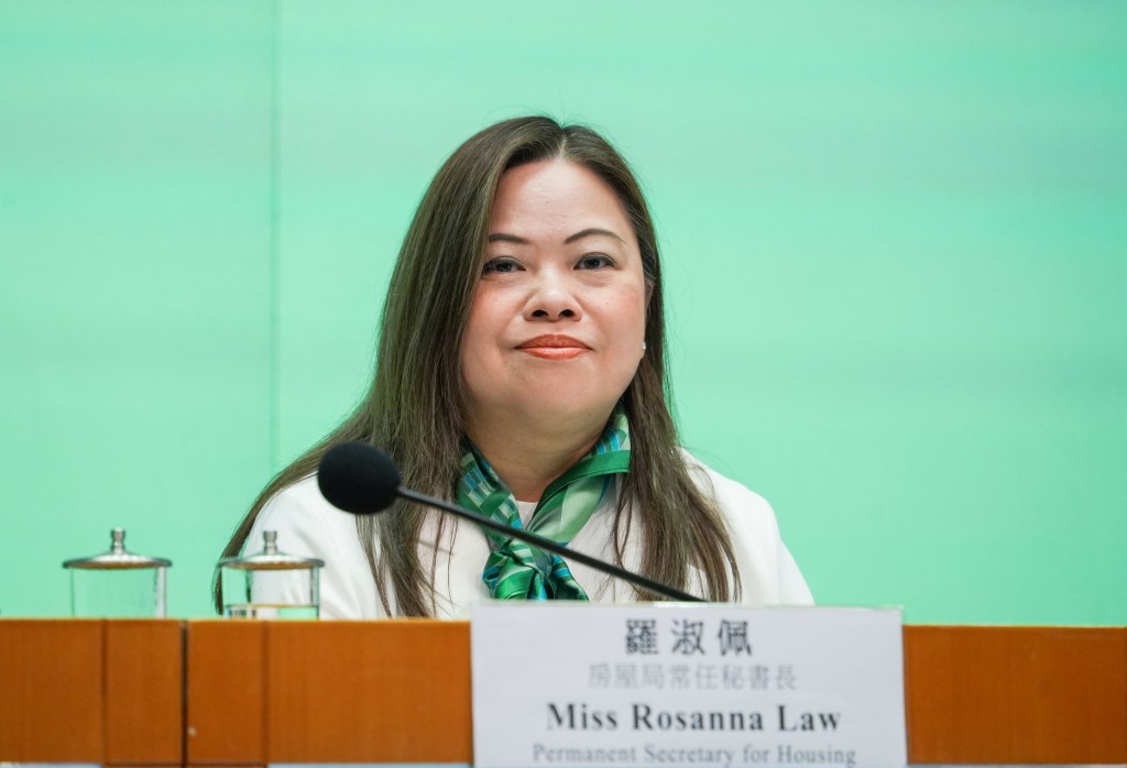 文體旅局局長羅淑佩當年任職商經局旅遊事務副專員期間，陳慧欣是旅遊事務助理專員。