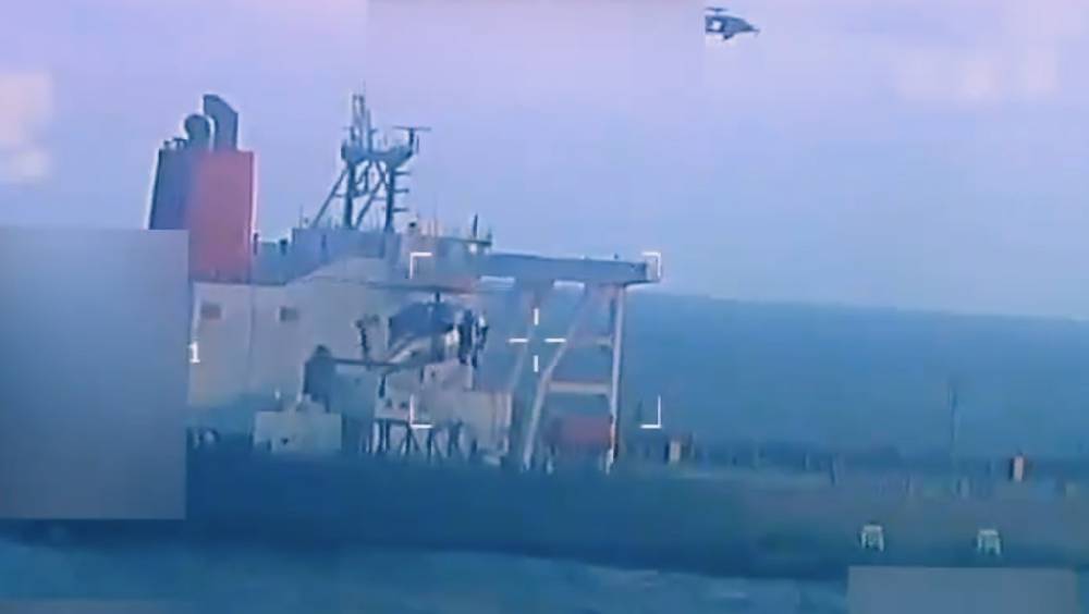 美司法部長邦迪在X平台公布美國部隊在委內瑞拉外海扣押一艘委國油輪的畫面截圖。 美聯社