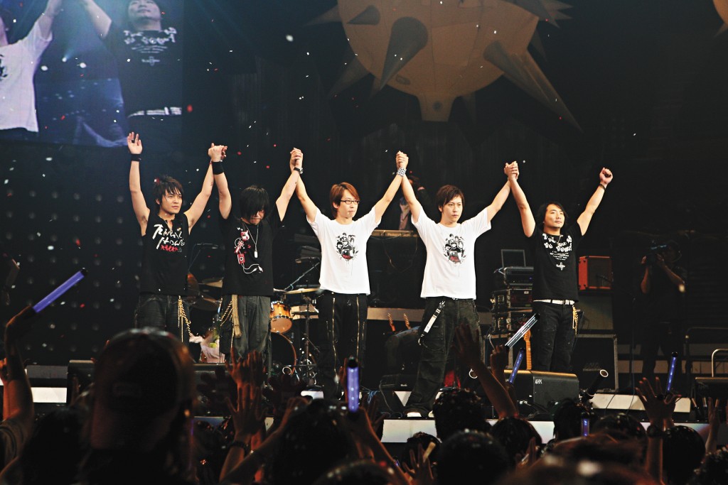 五月天2006年5月1日在紅館舉行「Final Home當我們混在一起世界巡迴演唱會」，是五子首度在紅館開騷。